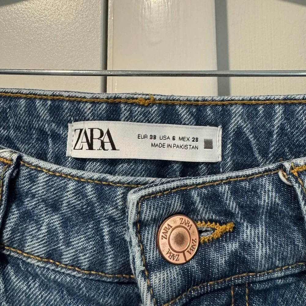 Zara High Rise Blue Jeans - Picture 2 of 5